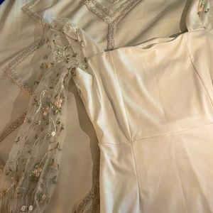 White lace sleeve maxi dress